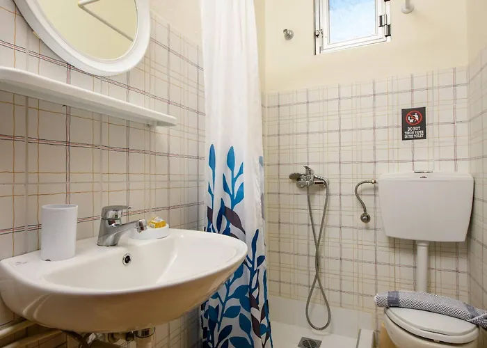 Finikes Pensiune Limenas (Thasos)